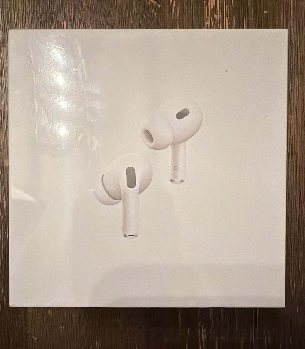 Apple AirPods Pro (2nd generation) with MagSafe Charging Case (USB-C)